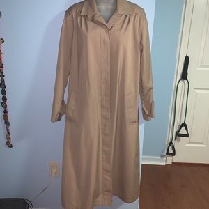 LONDON FOG TRENCH COAT NEW WITHOUT TAGS
